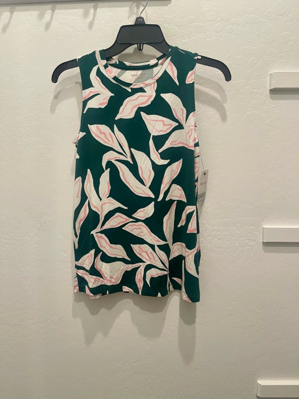 Nine West Dark Green Leaf-Print Sleeveless Tank with Pink and Cream Leaves